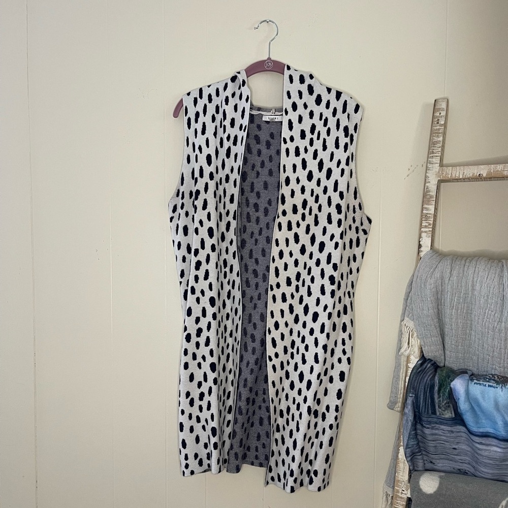 Sioni Black and White Sleeveless Cardigan - Size M, Gently Worn